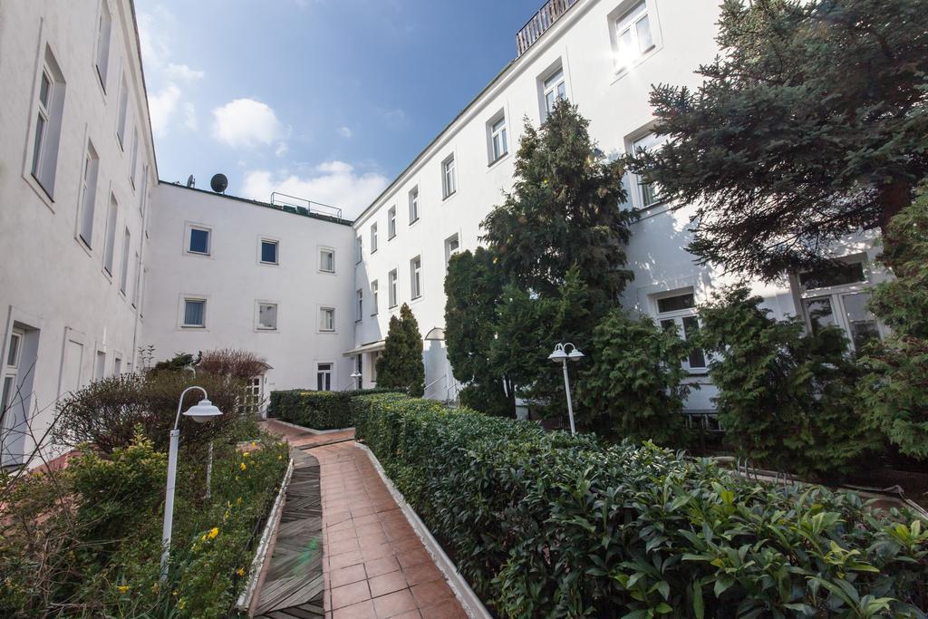 Novum Hotel Cristall Wien Messe Екстер'єр фото